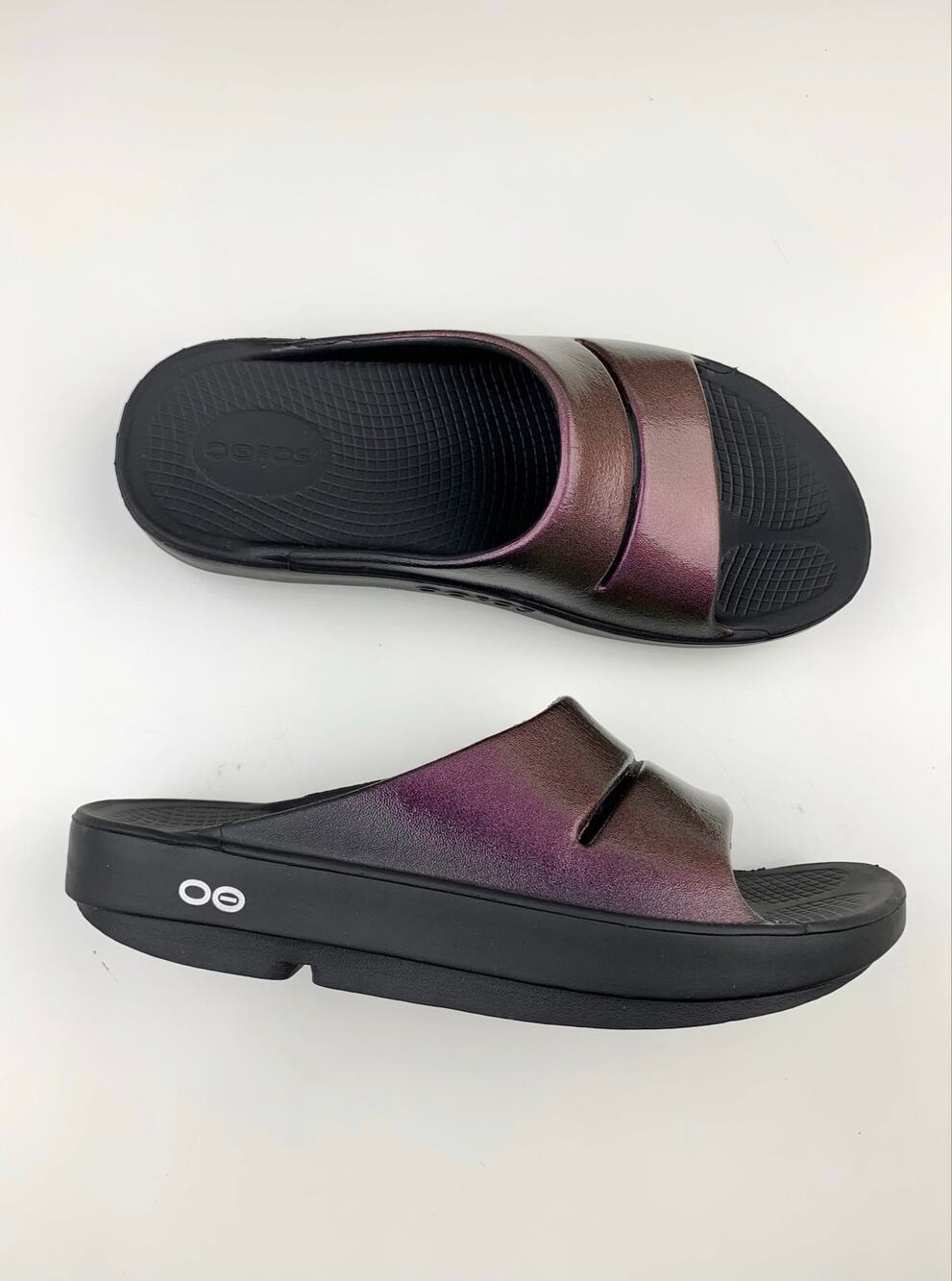 Oofos Ooahh Luxe Recovery Slides Sandals Iridescent Midnight Spectre Women's 8